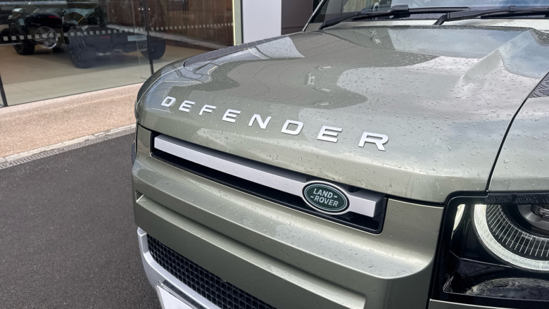 Land Rover Defender 2.0 D200 SE 110 5dr Auto Diesel Estate